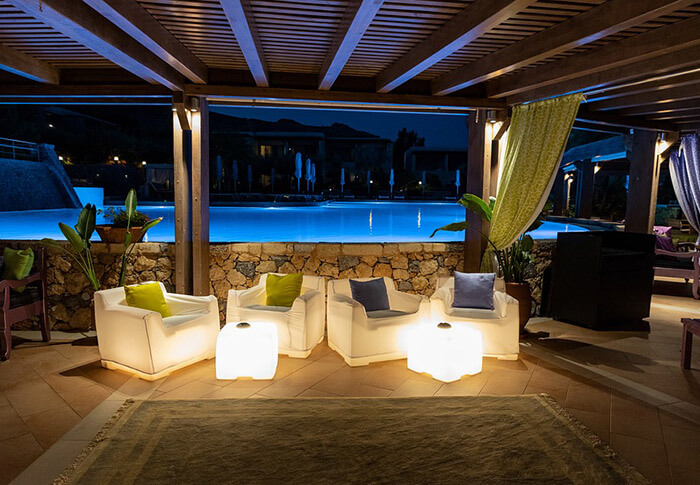 酒店泳池休息区灯光设计方案