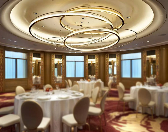 现代酒店宴会厅不锈钢轻奢吊灯定制效果图